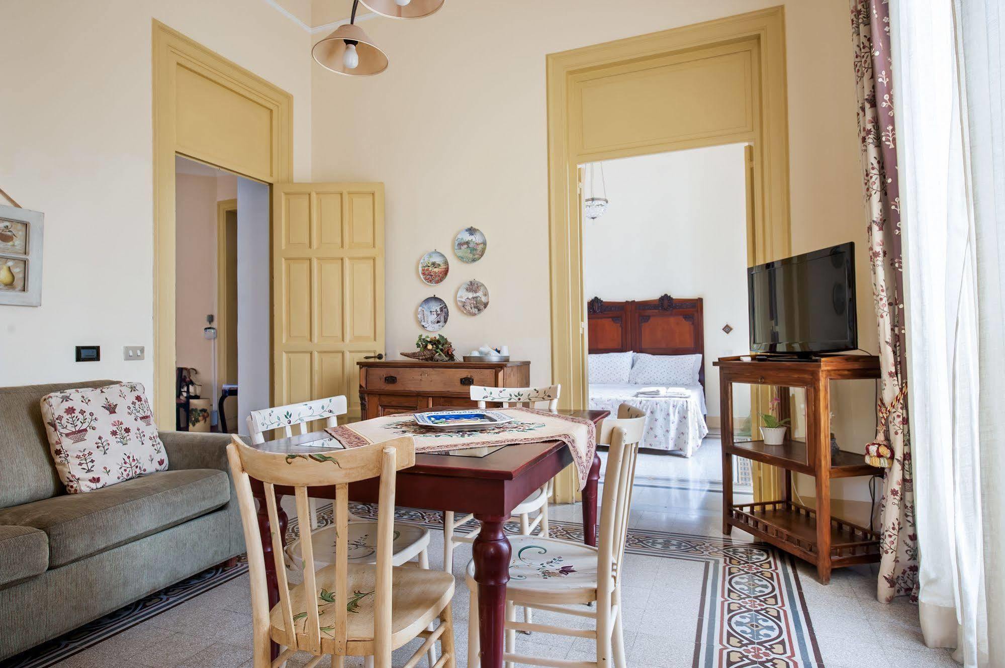 La Casa Di Zoe - Locazioni Turistiche Acomodação com café da manhã Palermo Exterior foto